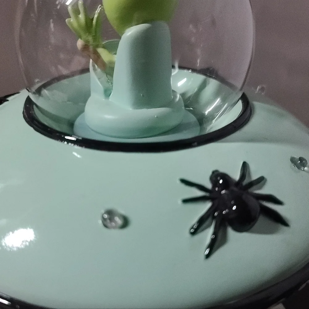 Halloween Retro Style UFO Alien Spaceship Color Changing Light Up Decor Figurine